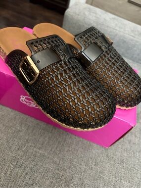 Sugar- Bubblegum Jelly Buckle Slip-On Clogs - Black